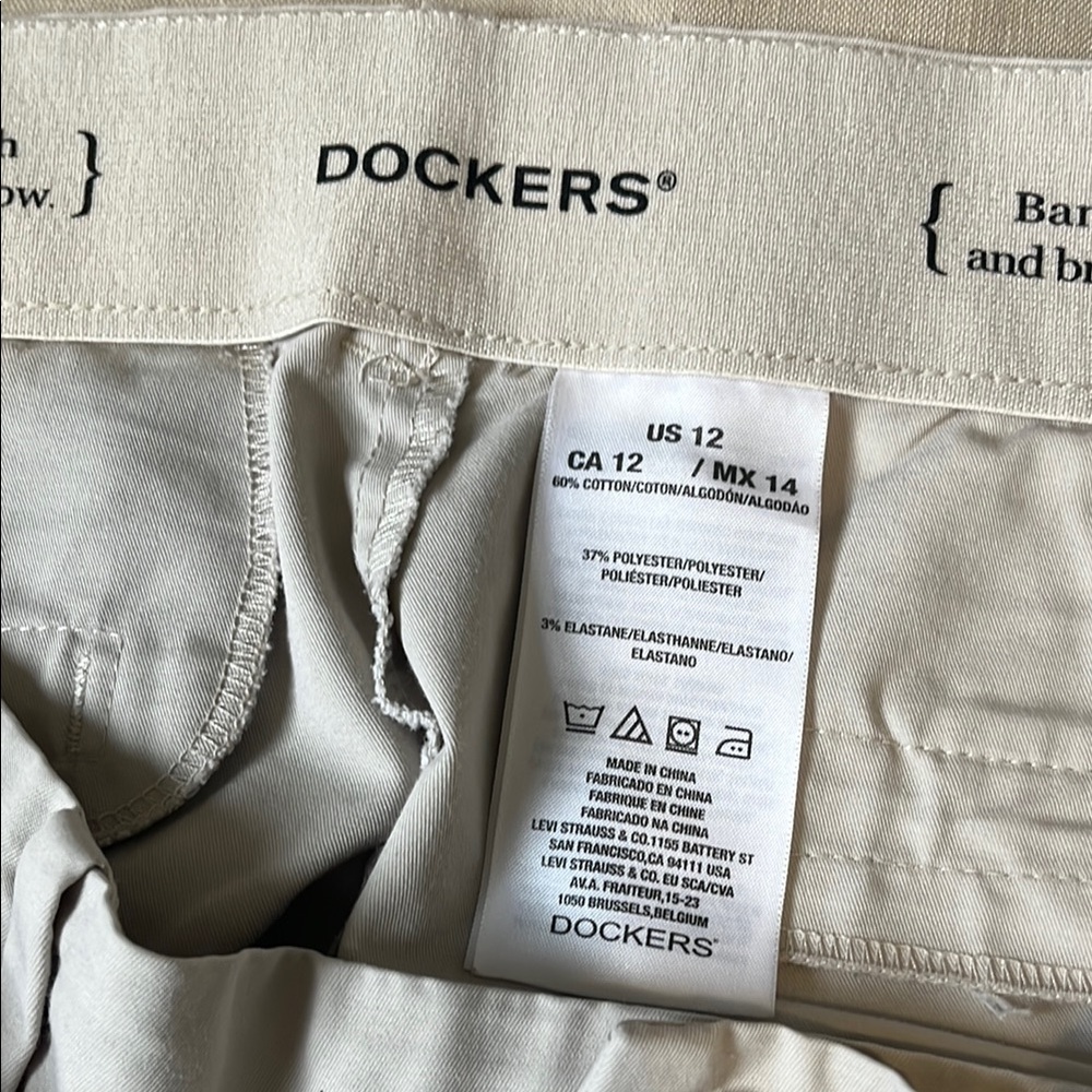 Dockers Classic khaki women’s Shorts Excellent condition - Picture 2 of 4